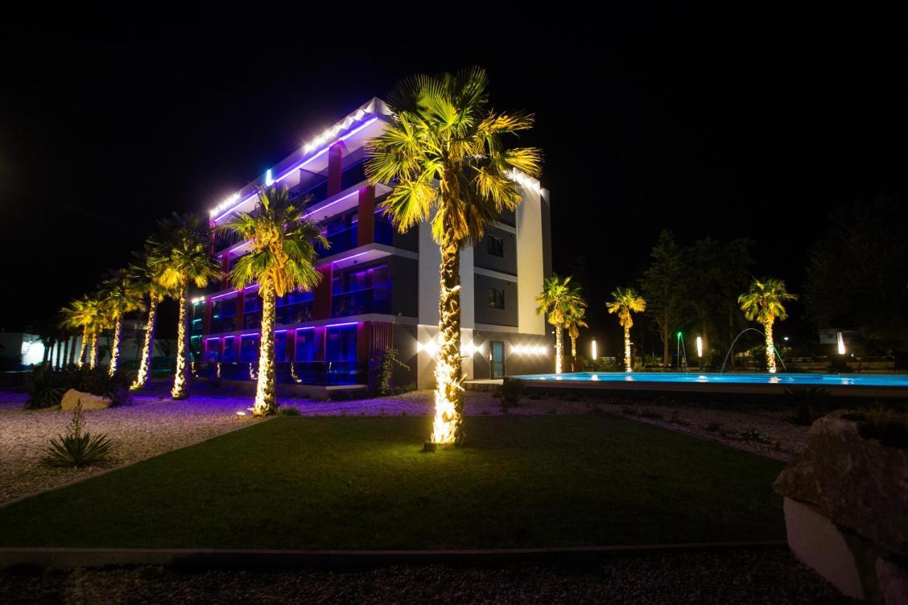 Hotel Liberty Plaza Novalja Exterior foto
