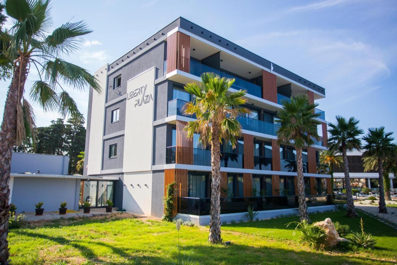 Hotel Liberty Plaza Novalja Exterior foto