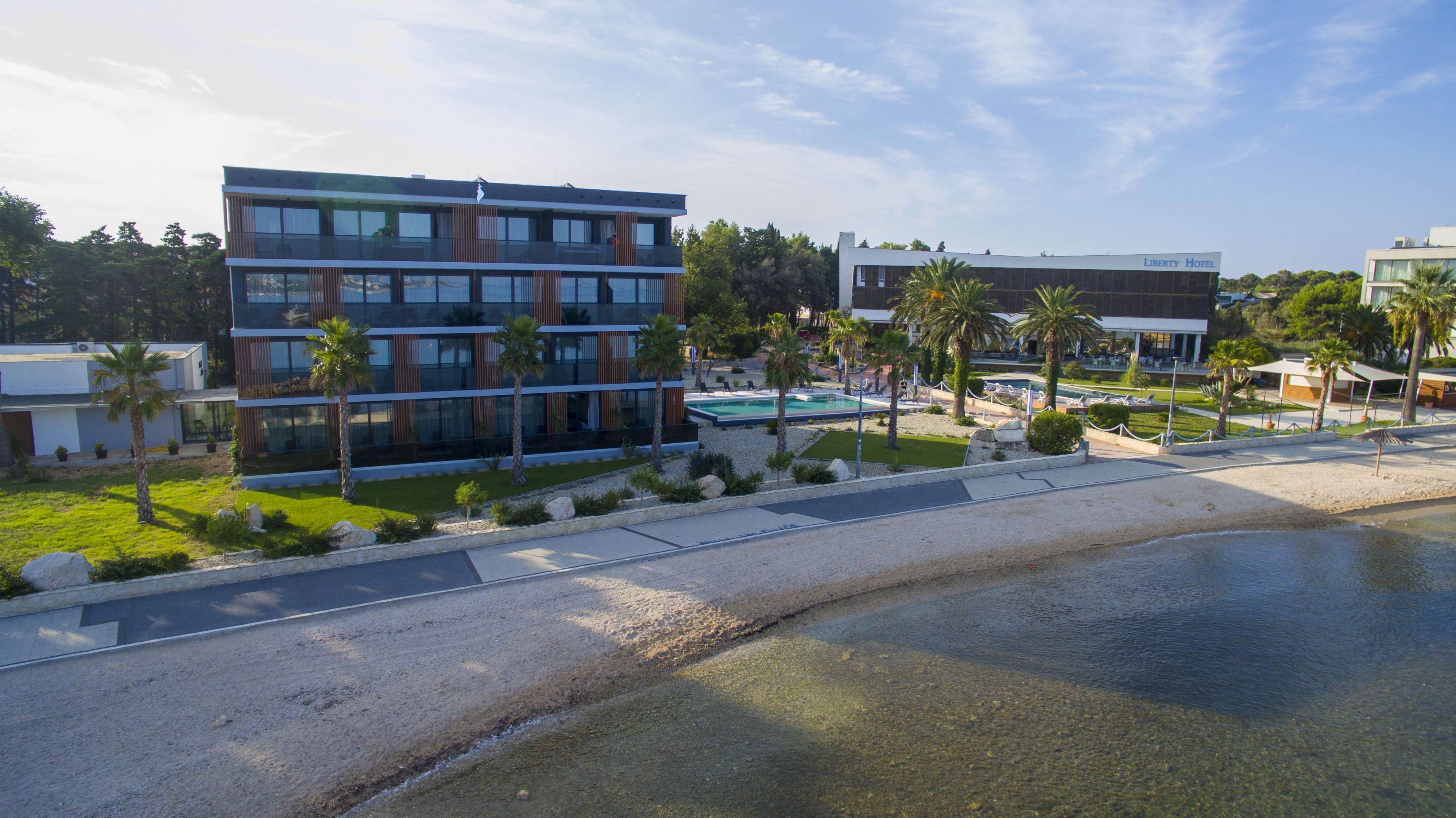 Hotel Liberty Plaza Novalja Exterior foto